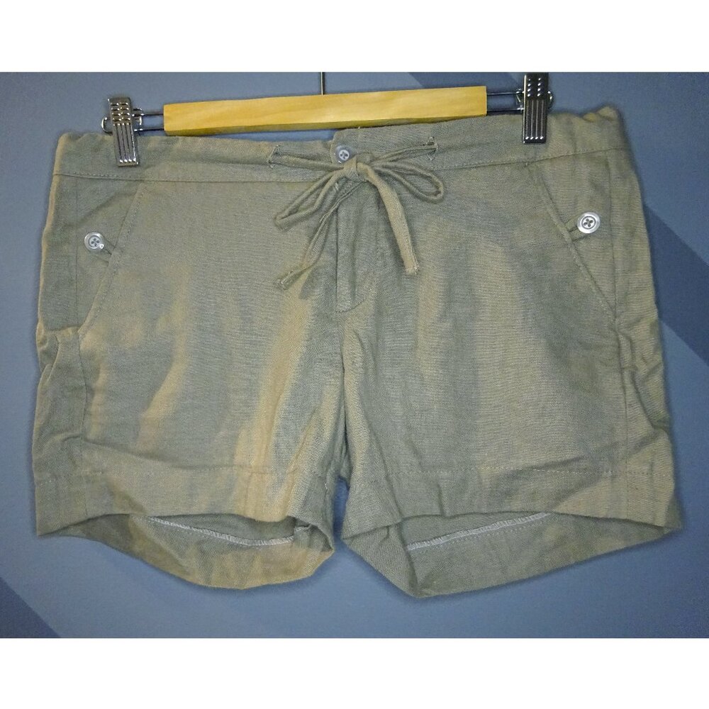 Mid-rise olive linen shorts